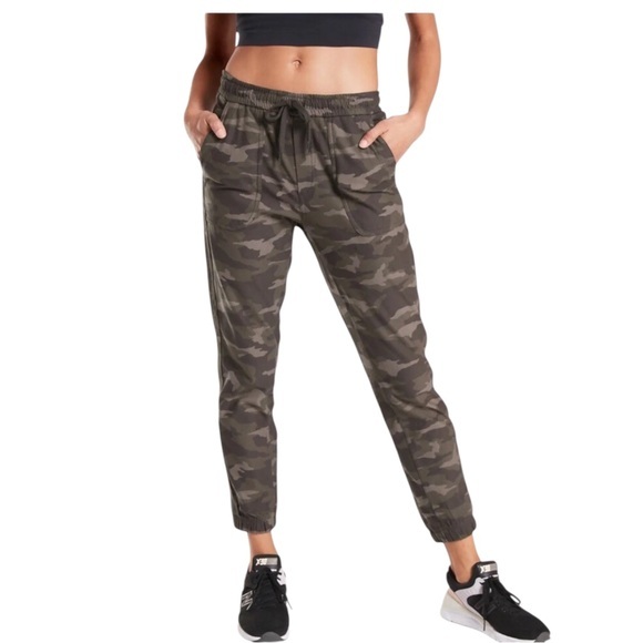 Athleta Pants - 4/$20 Athleta Camo Farallon Jogger Pants Green Camo Drawstring Stretch Women’s 2